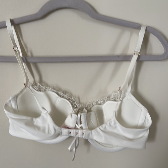 Victoria Secret White Bra - Picture 5 of 6
